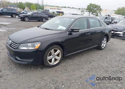 2013 Volkswagen Passat 2.5L Se из США, поврежденный, VIN 1VWBP7A37DC121793